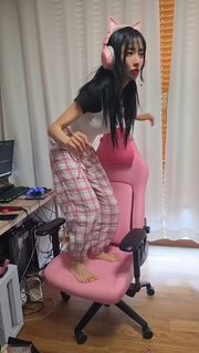 Yoo 'Jinnytty' Yoonjin feet photo 6
