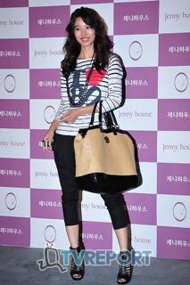 Yoon So-yi feet photo 5