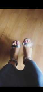 Yoseline Hoffman feet photo thumbnail