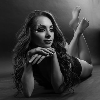Yoseline Hoffman feet photo thumbnail