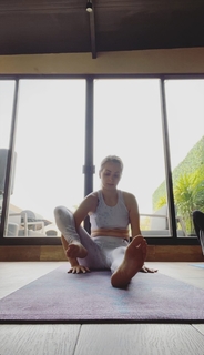 Yoseline Hoffman feet photo thumbnail