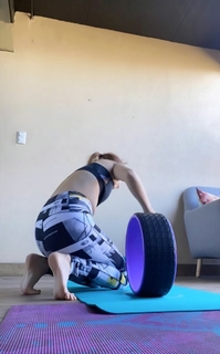 Yoseline Hoffman feet photo thumbnail