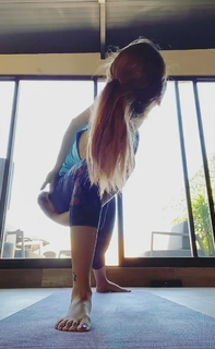 Yoseline Hoffman feet photo thumbnail