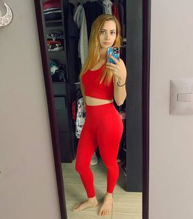 Yoseline Hoffman feet photo thumbnail