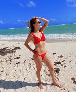 Yoseline Hoffman feet photo thumbnail