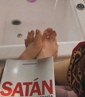 Yoseline Hoffman feet photo thumbnail
