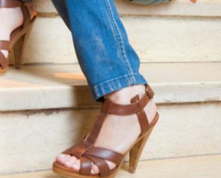 Yousra El Lozy feet photo thumbnail