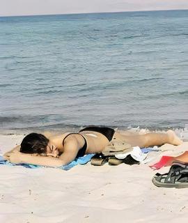 Yousra El Lozy feet photo thumbnail