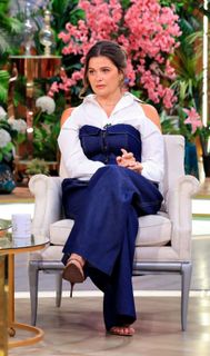 Yousra El Lozy feet photo 1