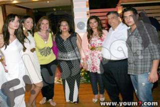 Youssra feet photo thumbnail