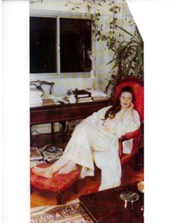 Youssra feet photo thumbnail