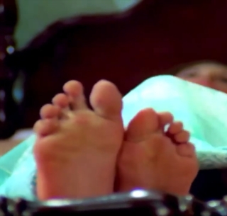 Youssra feet photo thumbnail