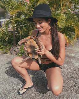 Yovanna Ventura feet photo thumbnail