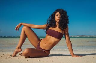 Yovanna Ventura feet photo thumbnail