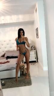 Yovanna Ventura feet photo thumbnail