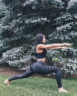 Yovanna Ventura feet photo thumbnail