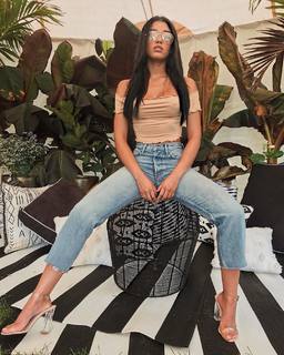 Yovanna Ventura feet photo thumbnail