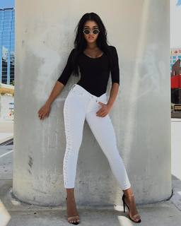 Yovanna Ventura feet photo thumbnail