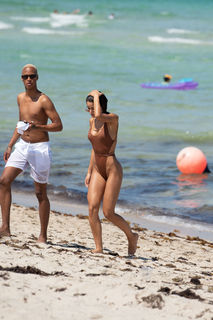 Yovanna Ventura feet photo thumbnail