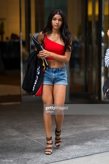 Yovanna Ventura feet photo thumbnail