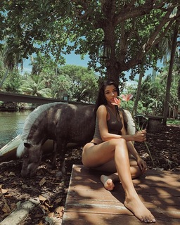 Yovanna Ventura feet photo thumbnail