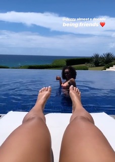 Yovanna Ventura feet photo thumbnail