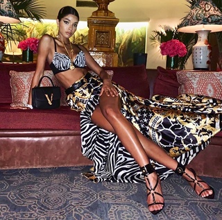 Yovanna Ventura feet photo thumbnail