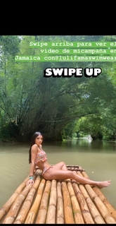 Yovanna Ventura feet photo thumbnail