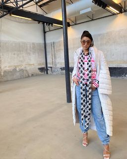 Yovanna Ventura feet photo thumbnail