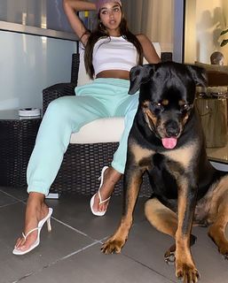 Yovanna Ventura feet photo thumbnail