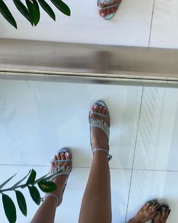 Yovanna Ventura feet photo thumbnail