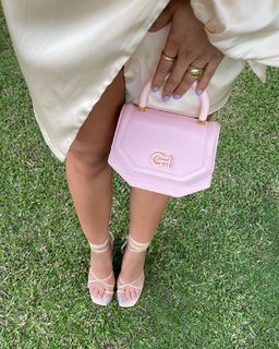 Yovanna Ventura feet photo thumbnail