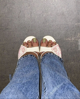 Yovanna Ventura feet photo thumbnail