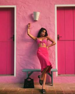 Yovanna Ventura feet photo thumbnail