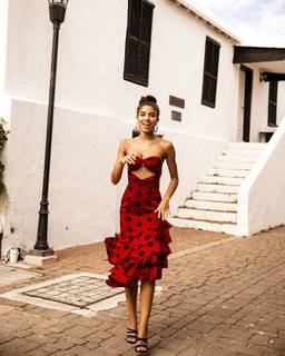 Yovanna Ventura feet photo thumbnail