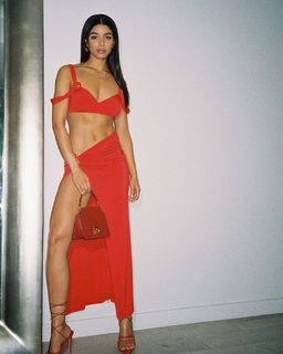 Yovanna Ventura feet photo thumbnail