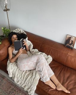 Yovanna Ventura feet photo thumbnail