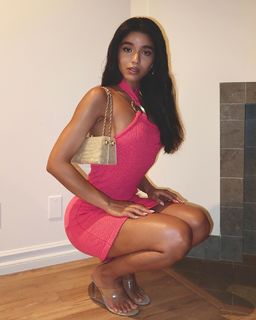 Yovanna Ventura feet photo thumbnail