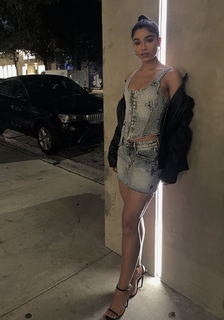 Yovanna Ventura feet photo thumbnail