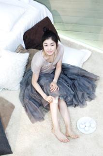 Yu-Na Kim feet photo 12