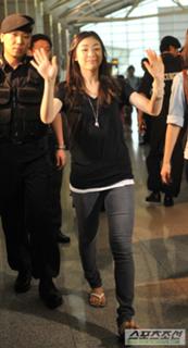 Yu-Na Kim feet photo 1
