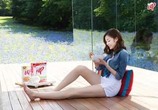 Yu-Na Kim feet photo 7