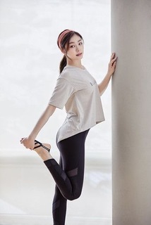 Yu-Na Kim feet photo 1