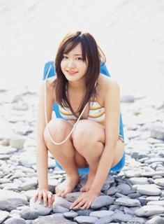 Yui Aragaki feet photo thumbnail
