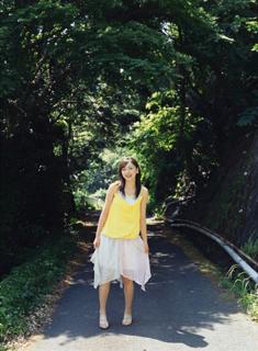 Yui Aragaki feet photo thumbnail