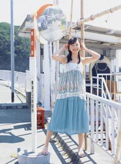 Yui Aragaki feet photo thumbnail