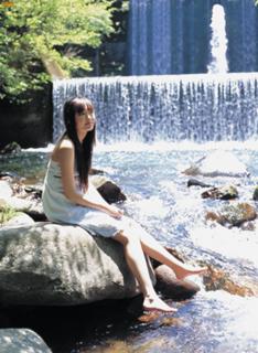 Yui Aragaki feet photo thumbnail