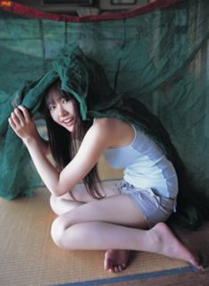 Yui Aragaki feet photo thumbnail