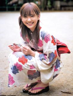 Yui Aragaki feet photo thumbnail