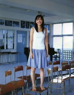 Yui Aragaki feet photo thumbnail